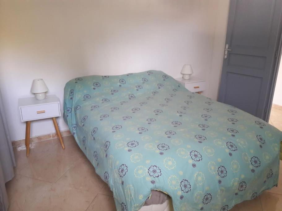 Maison Dans Une Propriete Avec Une Cour Corneilhan المظهر الخارجي الصورة