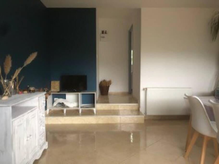 Maison Dans Une Propriete Avec Une Cour Corneilhan المظهر الخارجي الصورة